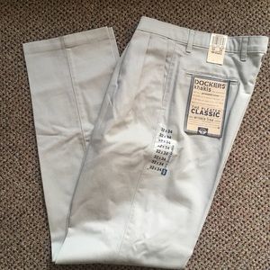 Dockers khaki silver men’s pleated classic wrinkle free 32W 100% cotton new 22